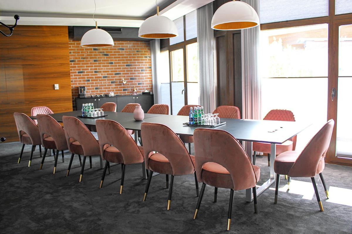Willa Port Ostroda Exterior photo Meeting room