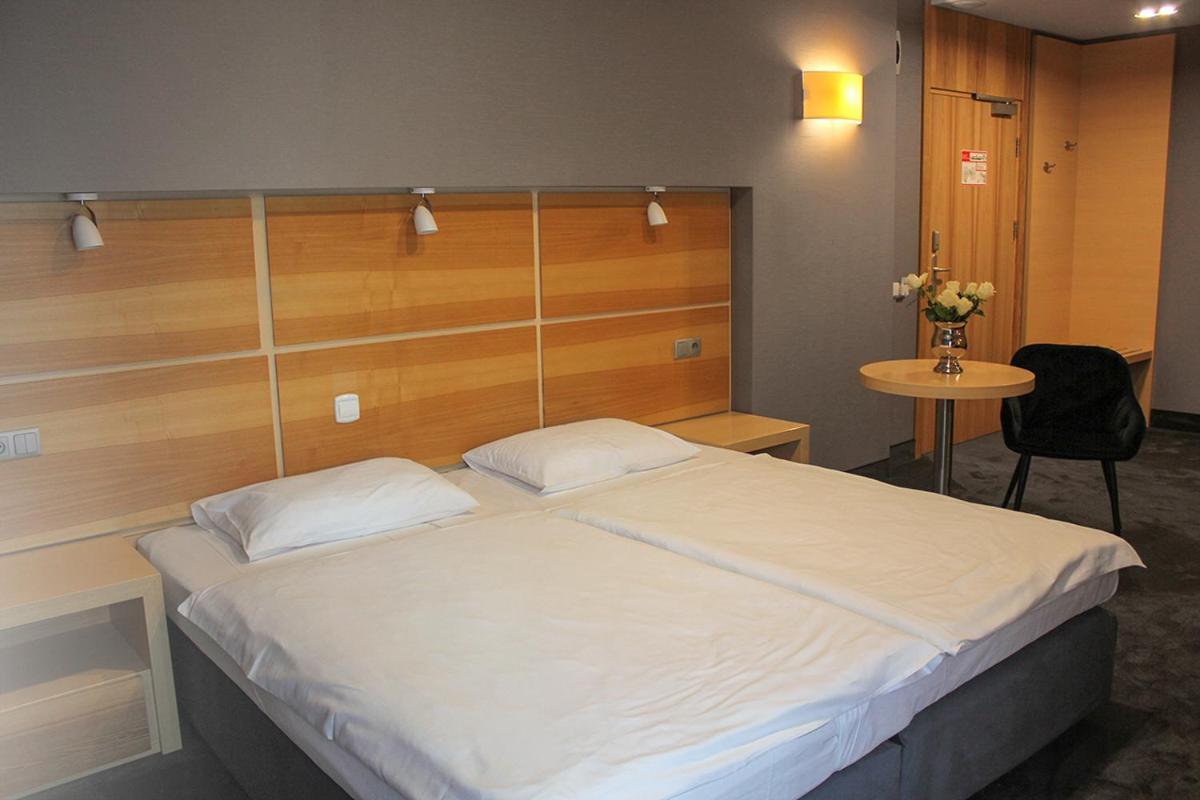 Willa Port Ostroda Exterior photo A room at the hotel