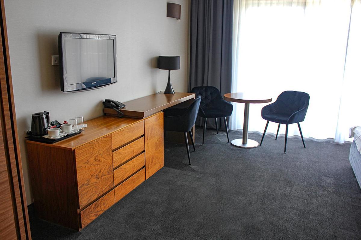Willa Port Ostroda Exterior photo A room at the hotel