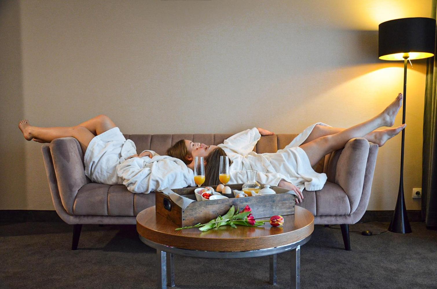 Willa Port Ostroda Exterior photo A woman relaxing at a spa