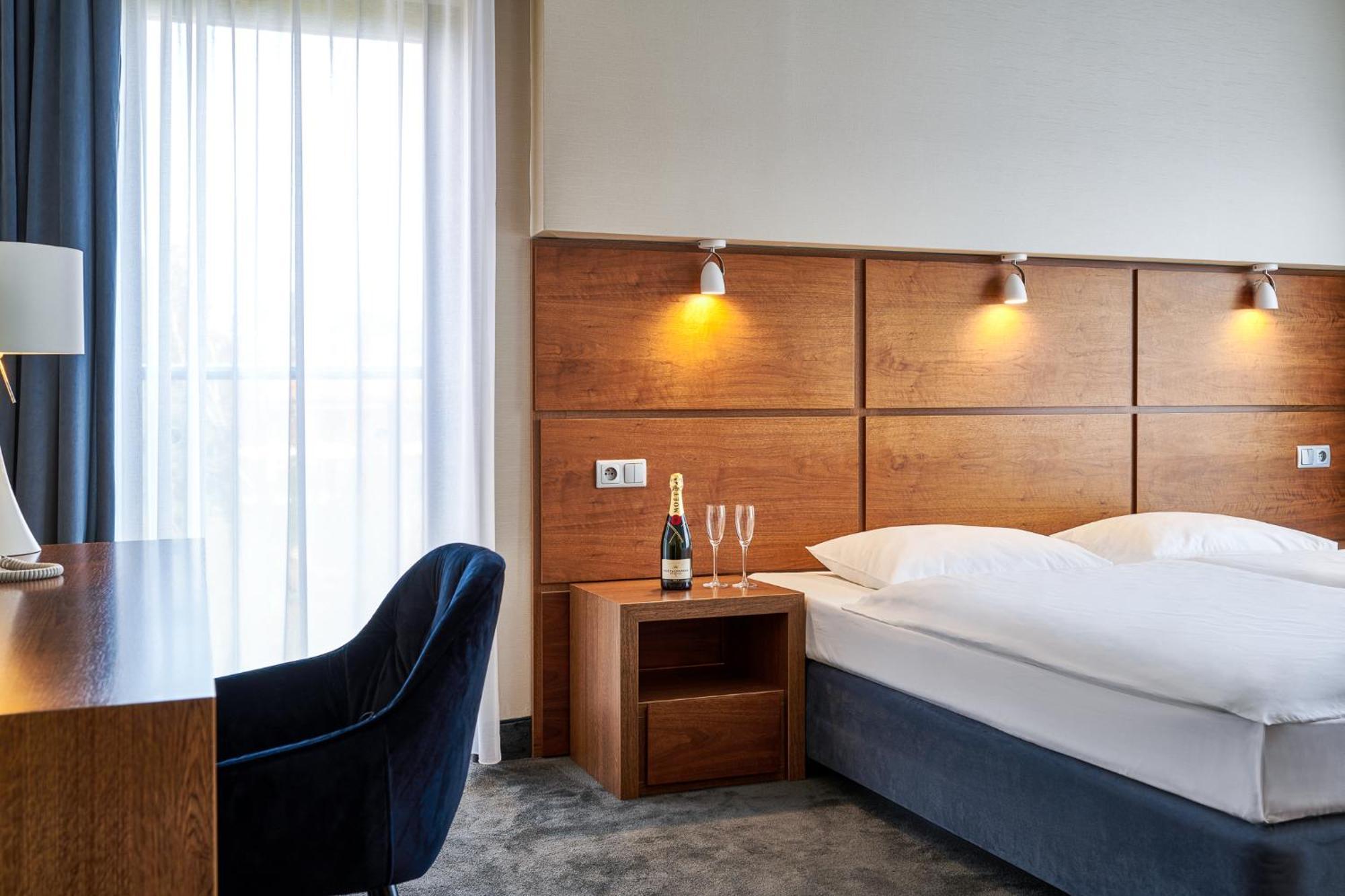 Willa Port Ostroda Exterior photo A room at the hotel